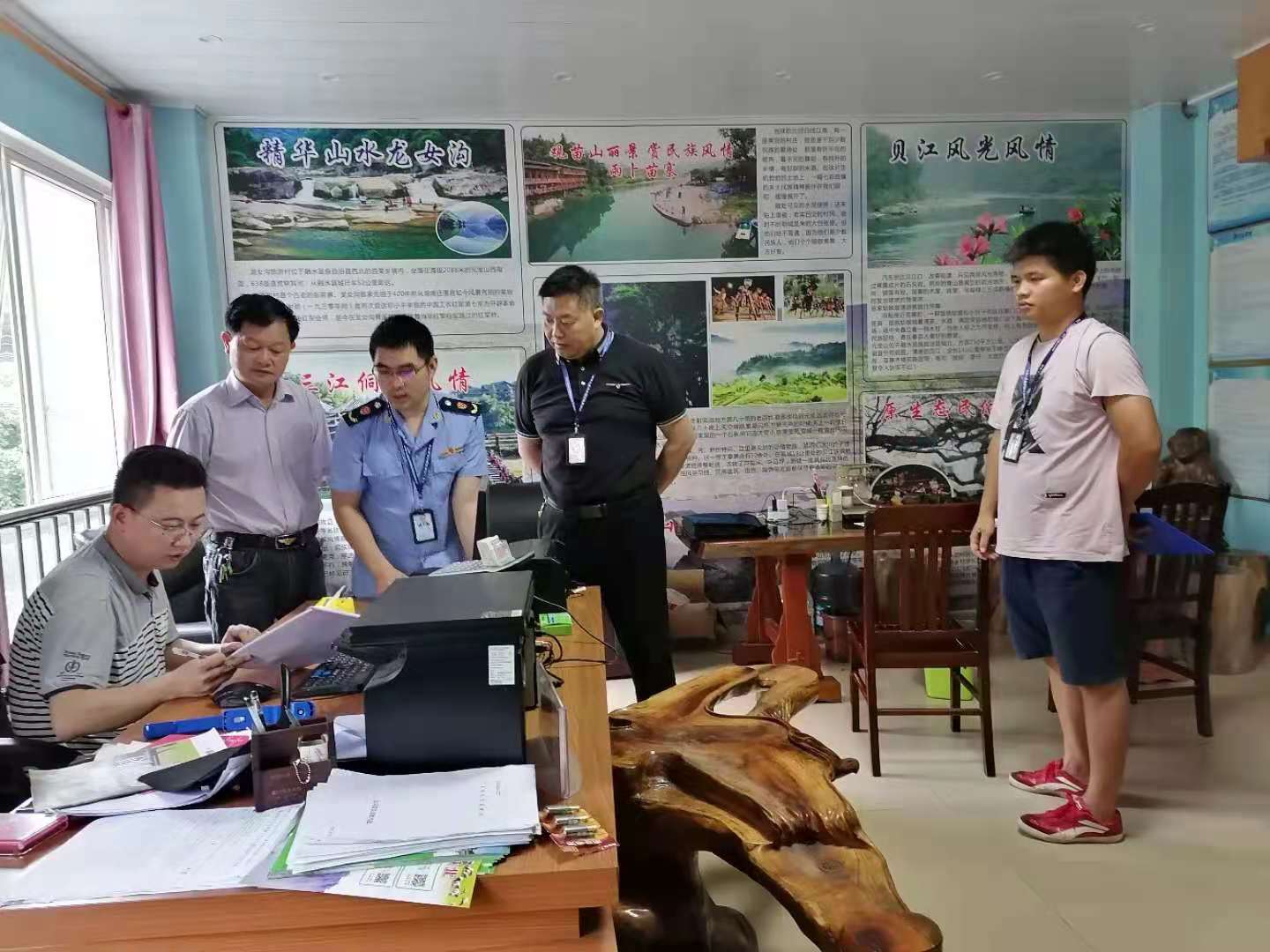 融水縣市場監管局聯合執法檢查旅行社服務網點旅游招徠規范旅游市場秩序